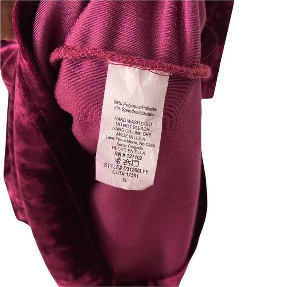 Fab'rik Burgundy Red Velvet V-Neck Long Sleeve Mini Dress in Size Small - Picture 10 of 10